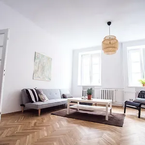 https://chmielna-warsaw-plus.warsawhotelspoland.com